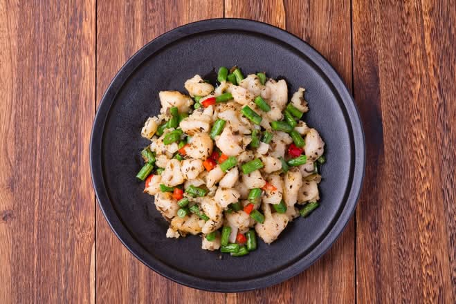 爆炒双丁 Fish Cubes with String Bean Bits